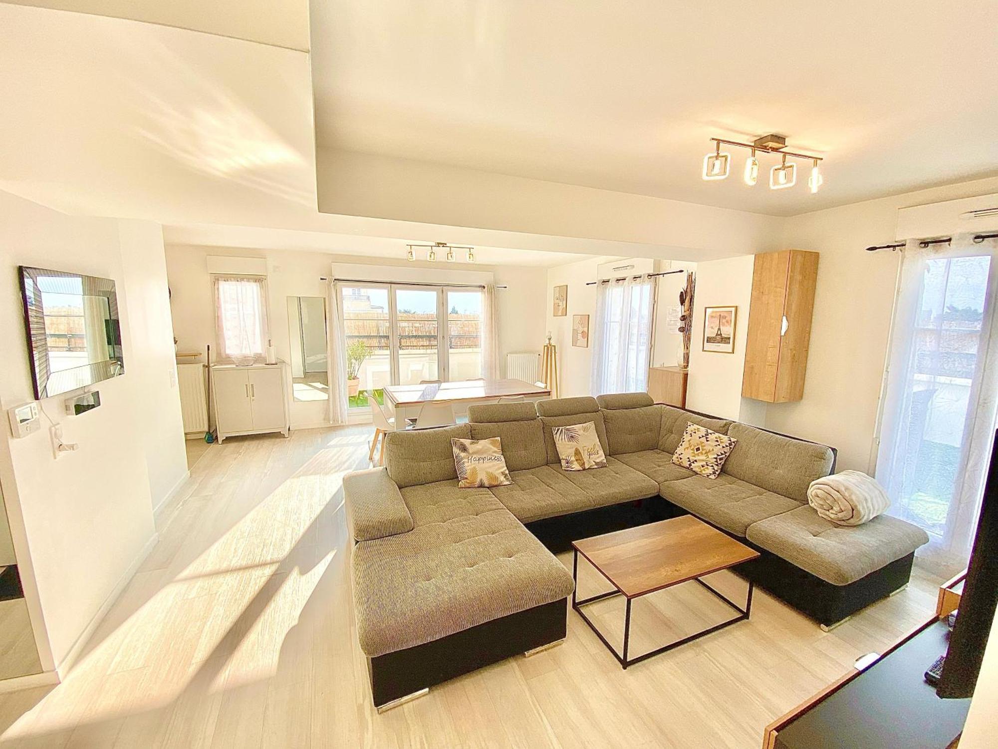 Le Prestige Terrasse-Cocon Familial Cosy, Billard & Jacuzzi Avec Vue Sur Paris Apartamento Le Blanc-Mesnil Exterior foto