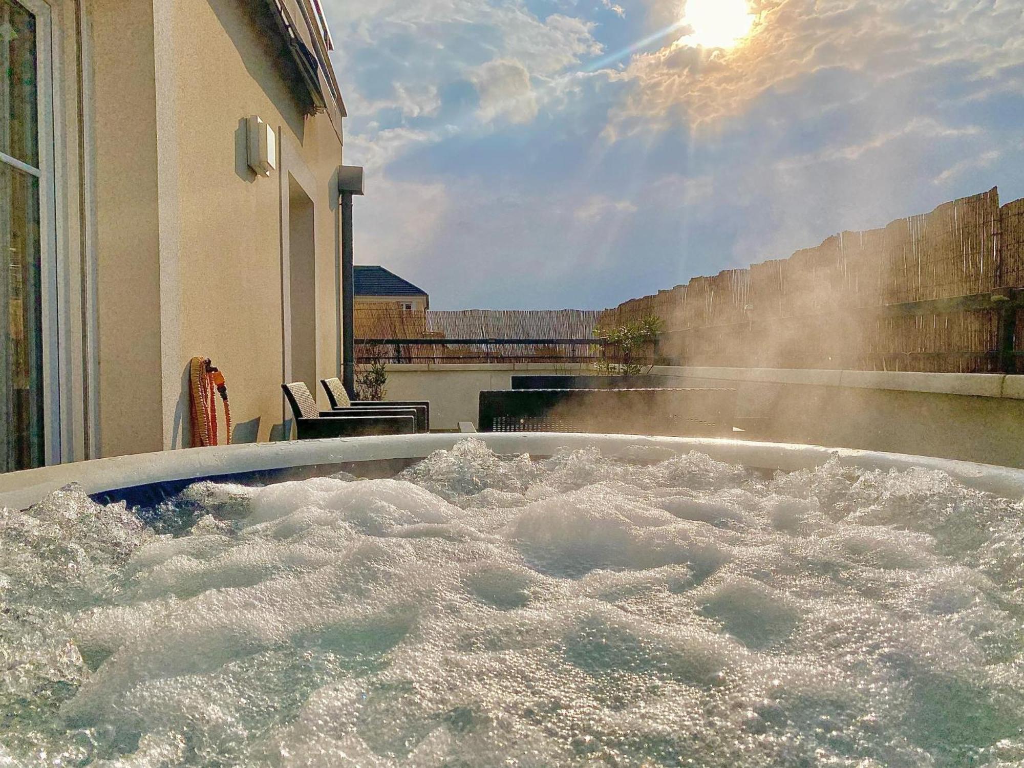 Le Prestige Terrasse-Cocon Familial Cosy, Billard & Jacuzzi Avec Vue Sur Paris Apartamento Le Blanc-Mesnil Exterior foto