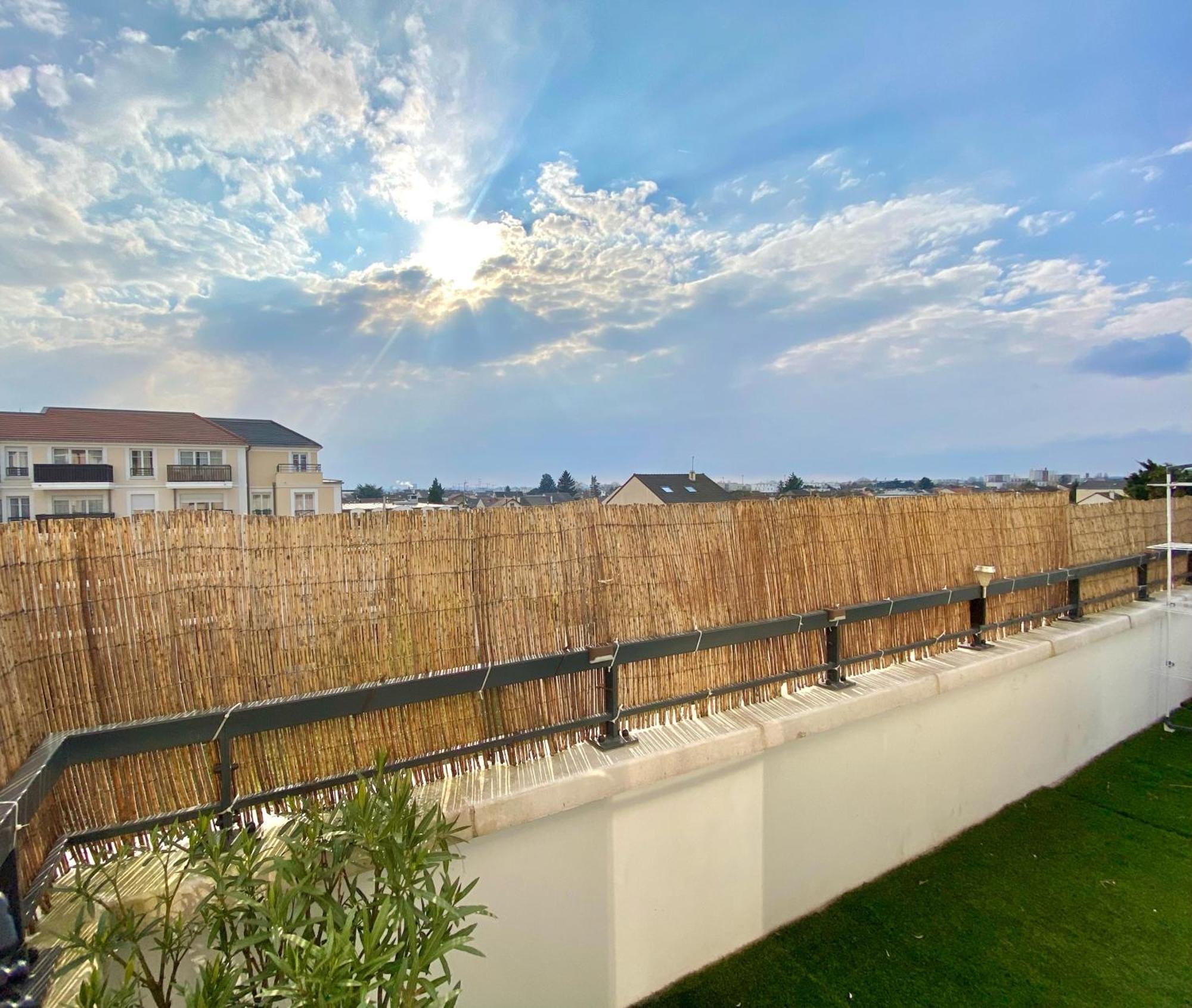 Le Prestige Terrasse-Cocon Familial Cosy, Billard & Jacuzzi Avec Vue Sur Paris Apartamento Le Blanc-Mesnil Exterior foto