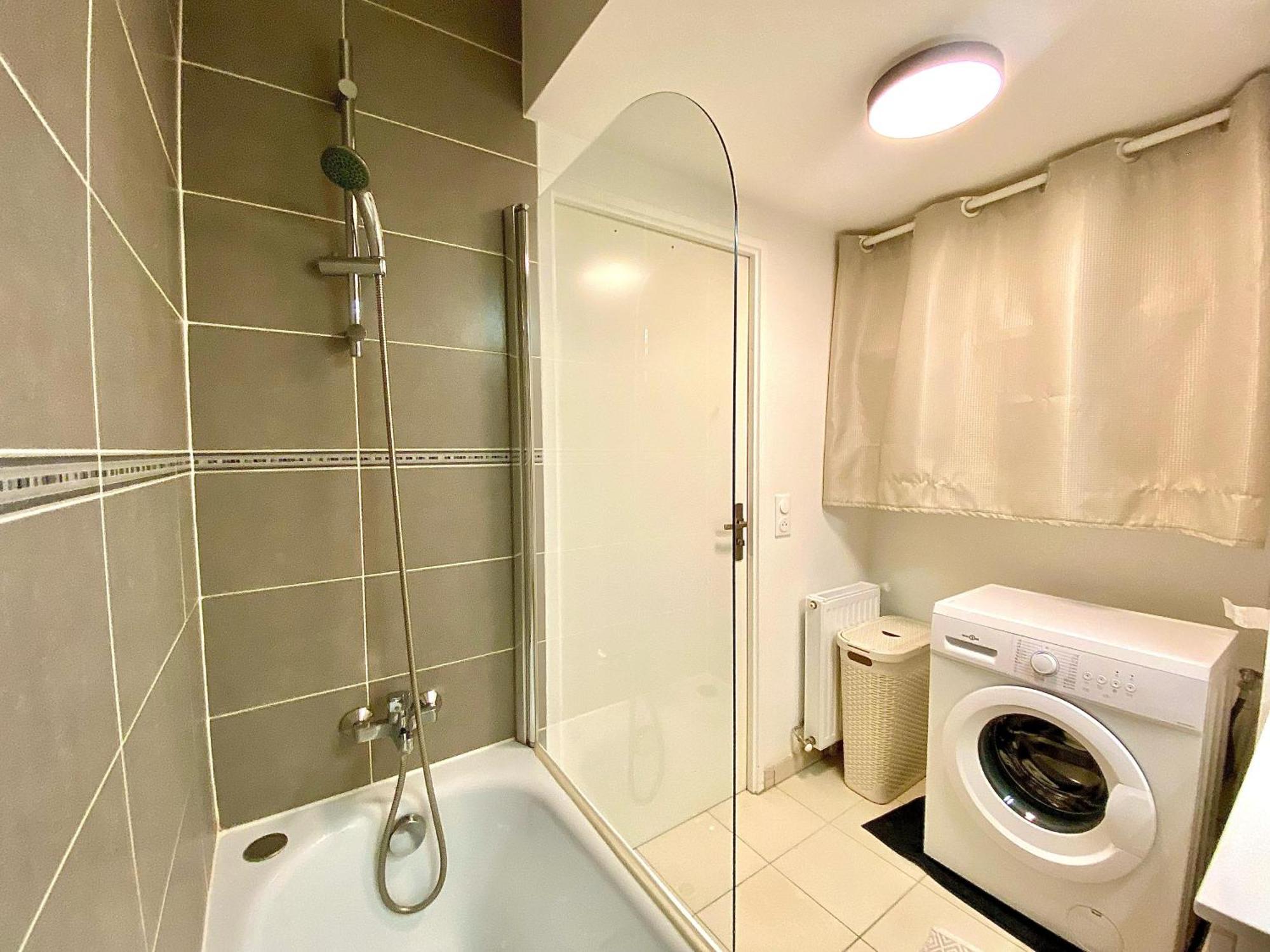 Le Prestige Terrasse-Cocon Familial Cosy, Billard & Jacuzzi Avec Vue Sur Paris Apartamento Le Blanc-Mesnil Exterior foto